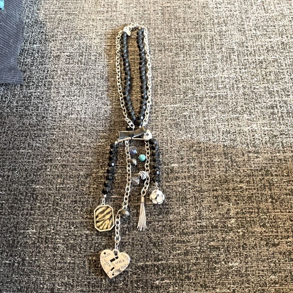 🪀Guess charm dangle necklace🪀